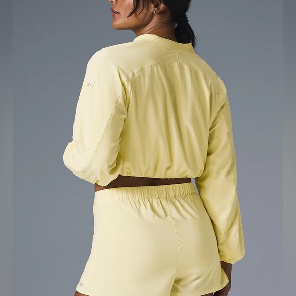 Gorgeous Alo Yoga tiebreaker jacket NWT - Picture 6 of 6